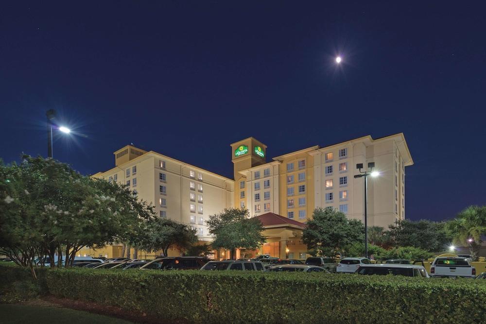La Quinta By Wyndham San Antonio Airport Hotell Exteriör bild