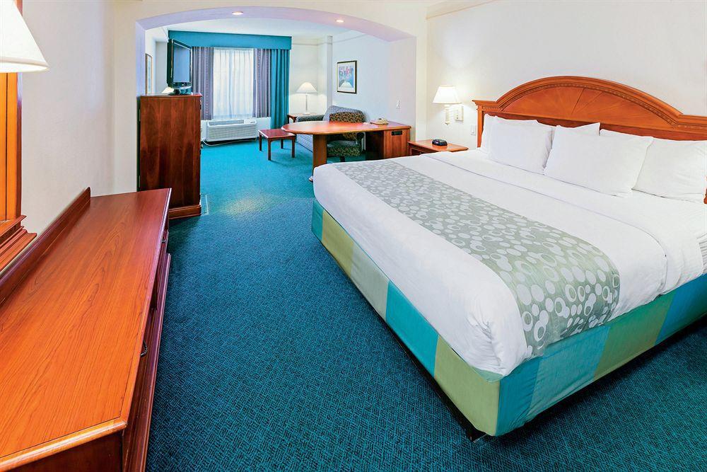 La Quinta By Wyndham San Antonio Airport Hotell Exteriör bild