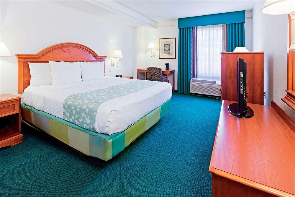 La Quinta By Wyndham San Antonio Airport Hotell Exteriör bild
