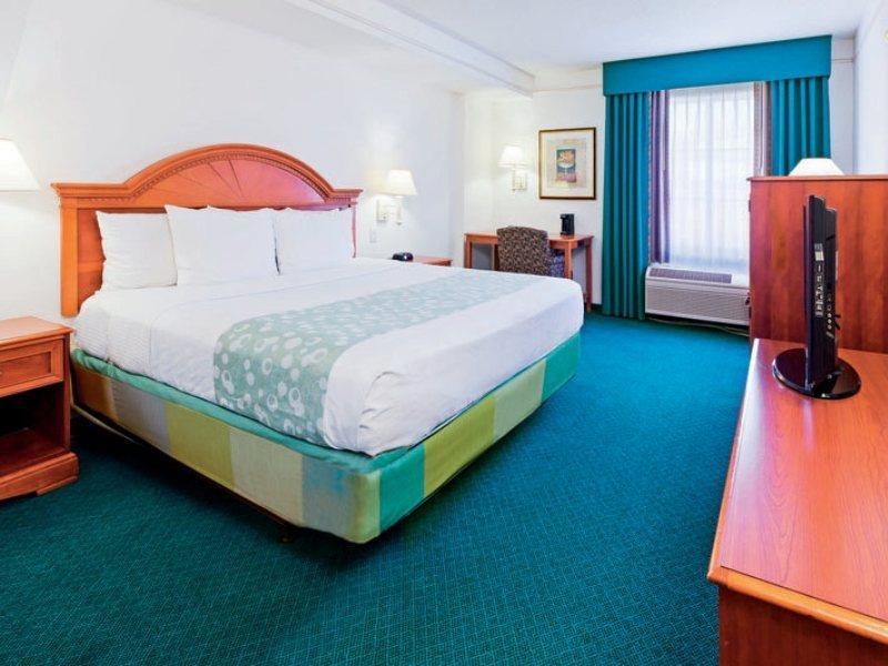 La Quinta By Wyndham San Antonio Airport Hotell Exteriör bild